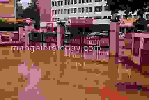 kmc Hospital parking lot waterlogged